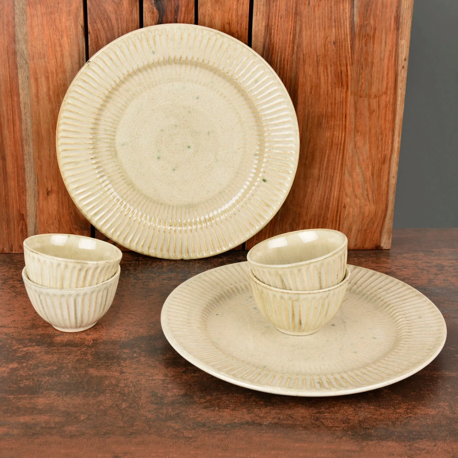 “Dazzling Riviera” Ribbed Ceramic Dinner Serving Plates with 4 Dinner Bowls (Set of 6, Ivory)