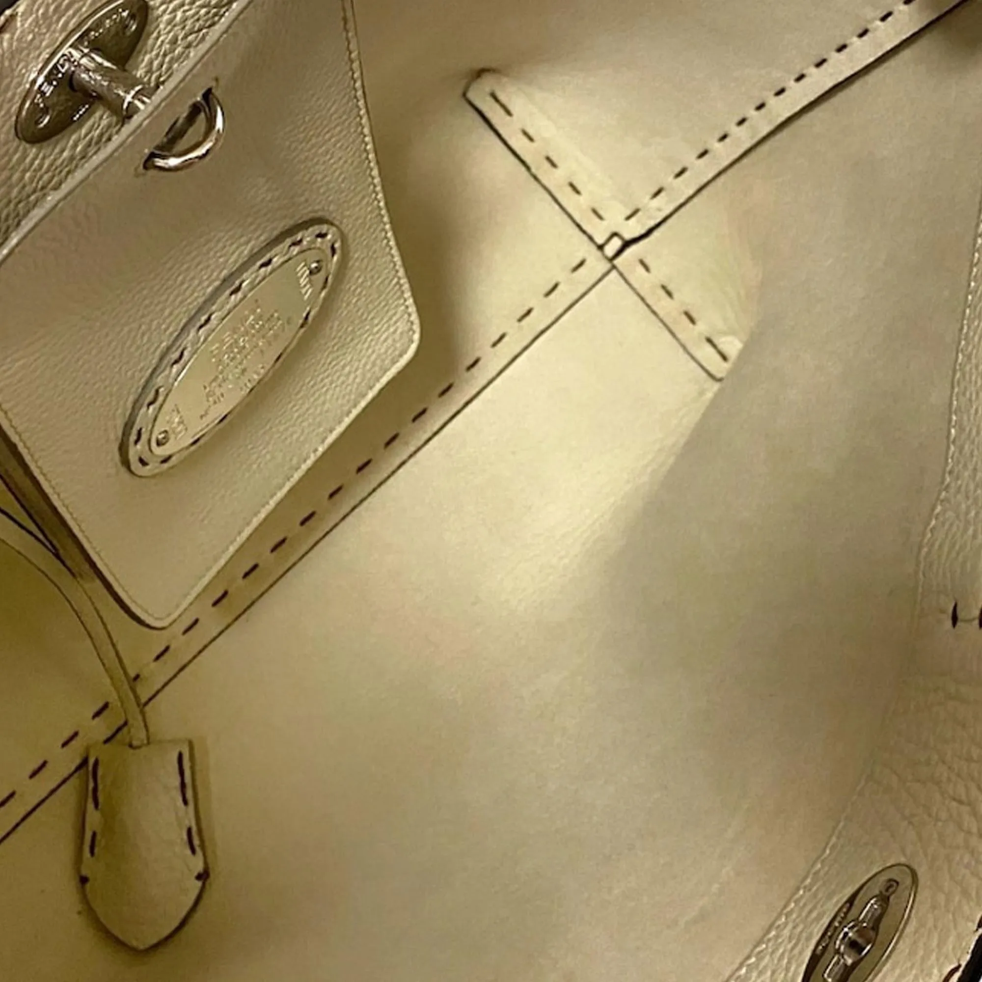 Fendi Selleria Carla (SHG-37092)
