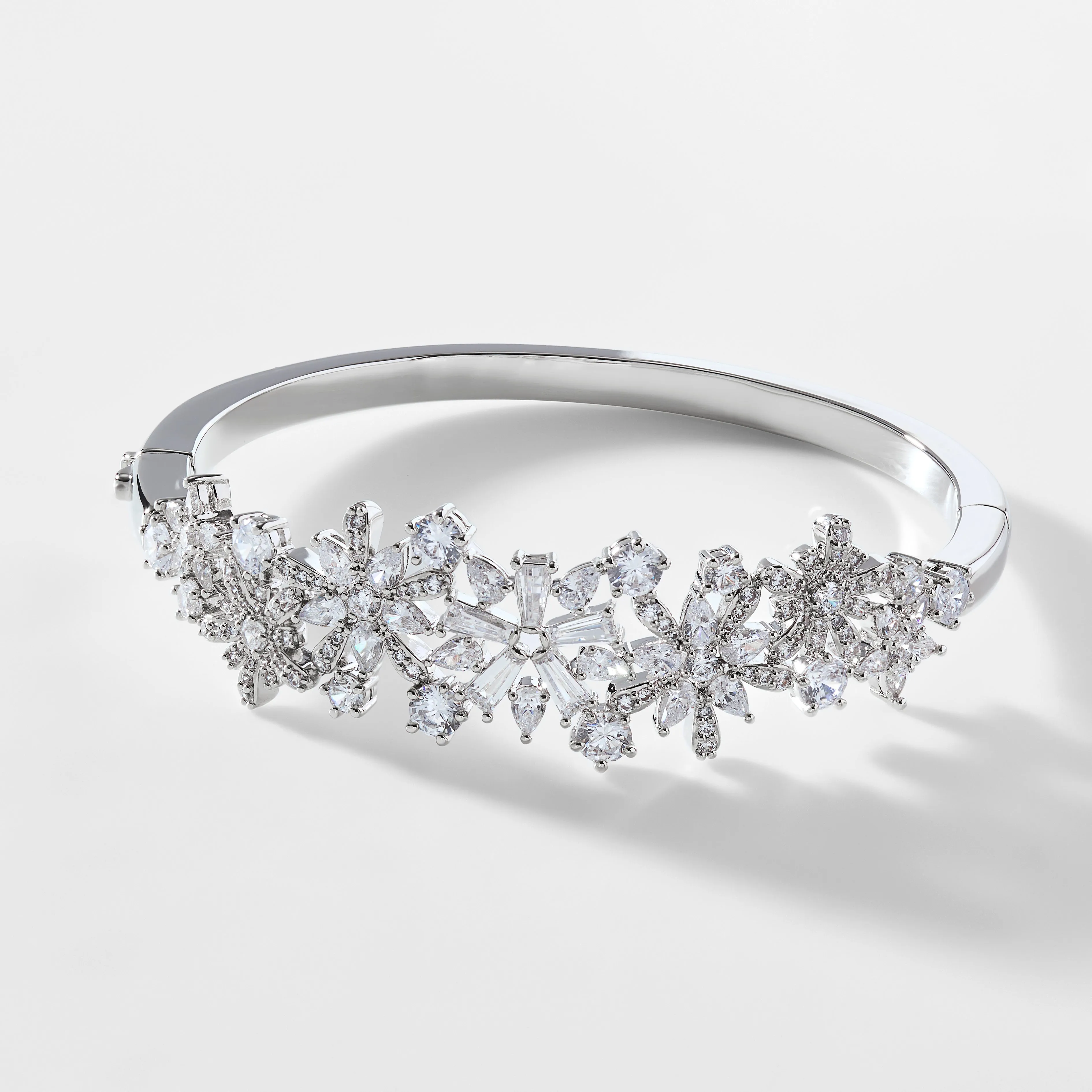 FREYA FLOWER HINGED BRACELET