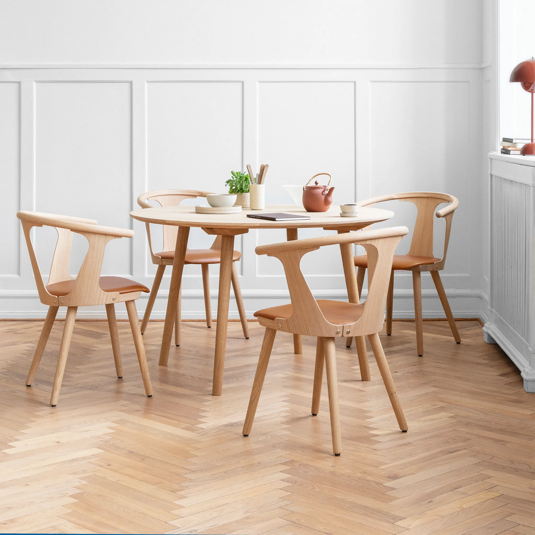 In Between Round Dining Table SK4 by &Tradition
