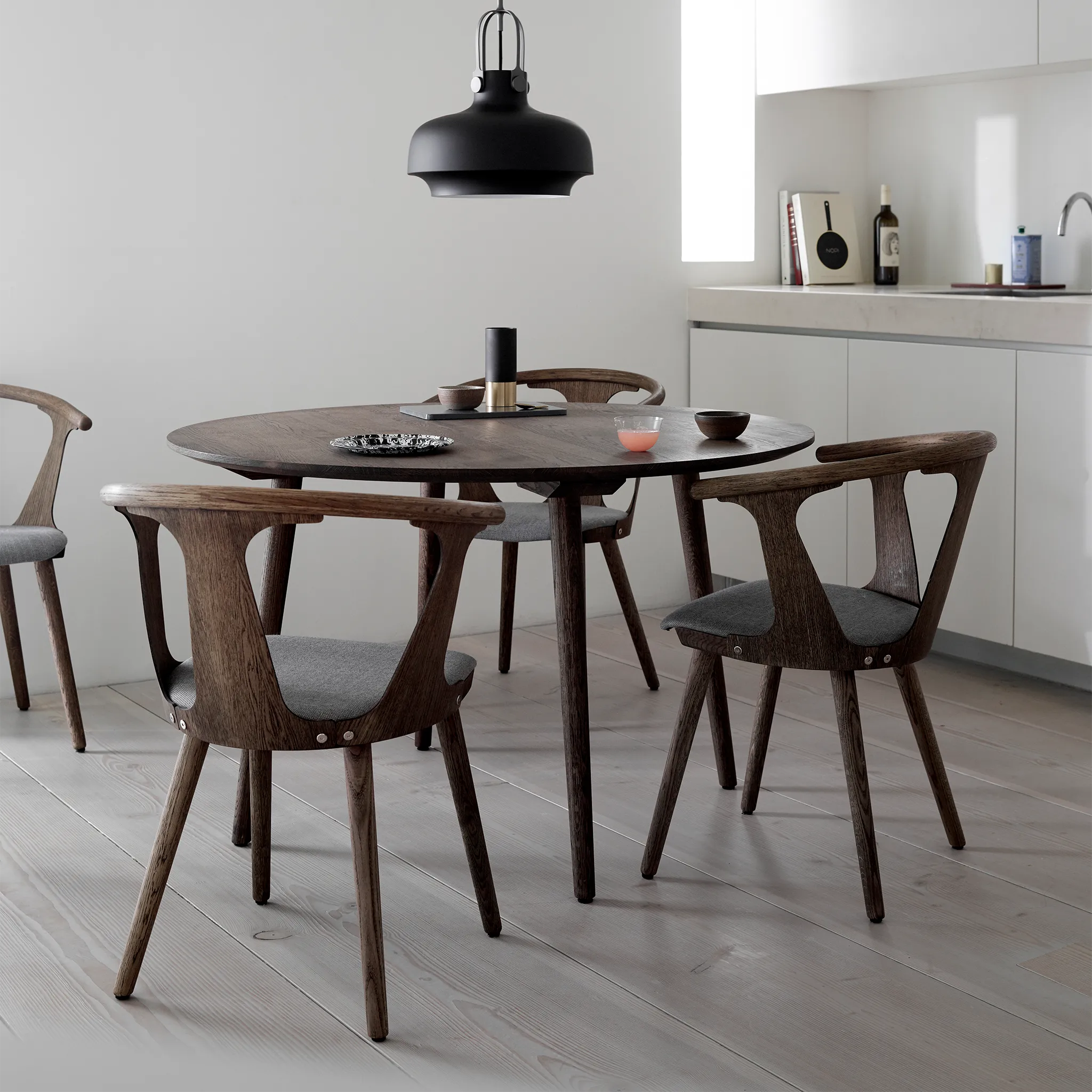 In Between Round Dining Table SK4 by &Tradition
