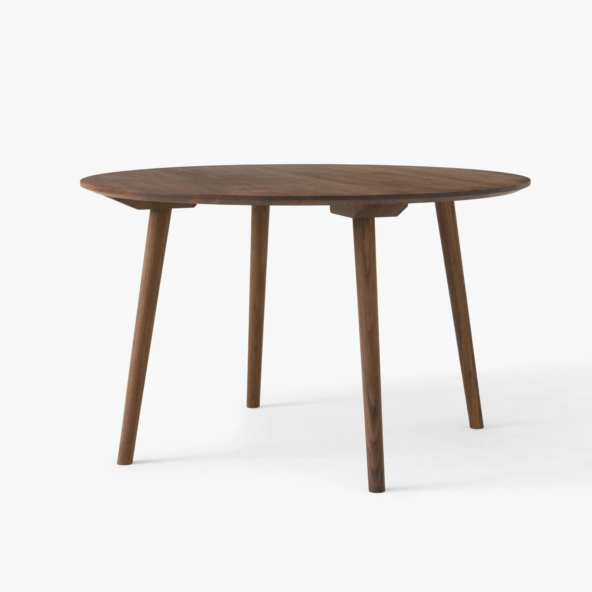 In Between Round Dining Table SK4 by &Tradition