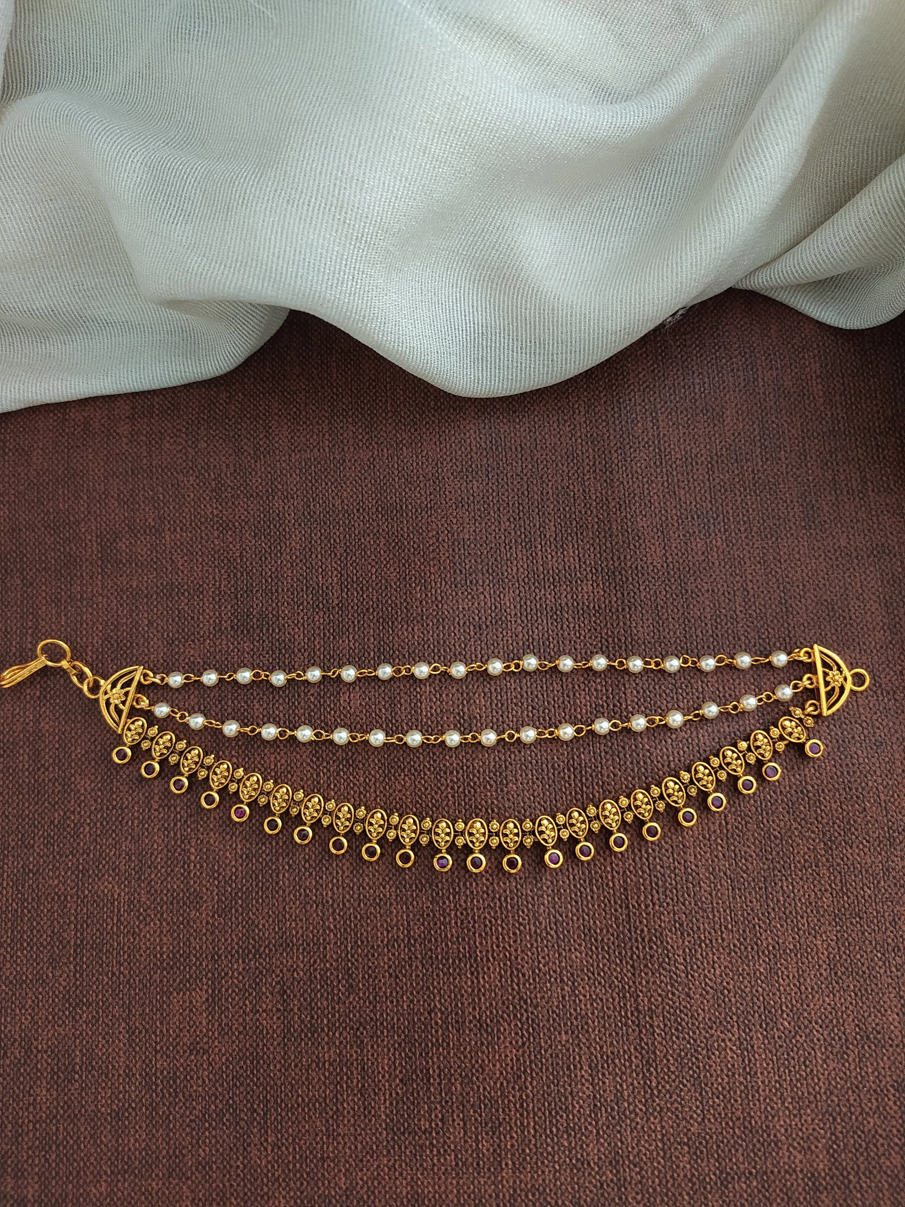 Simple Antique Maatil with Kemp Stones