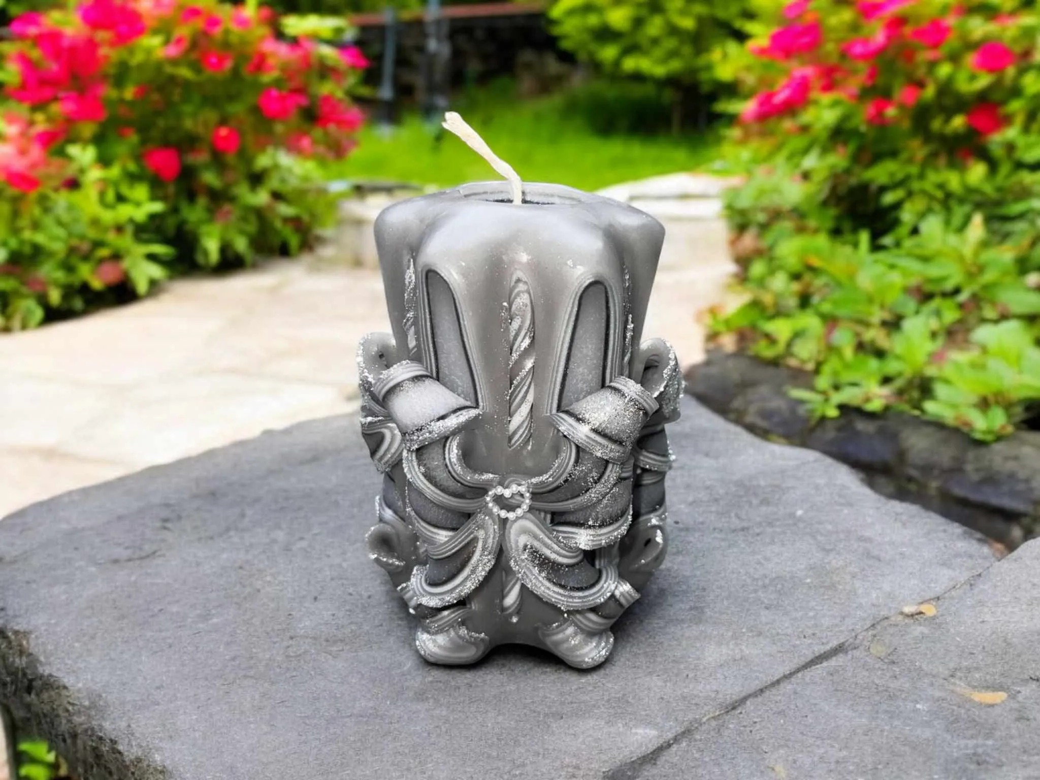 Small handmade carved candle - Flowery design