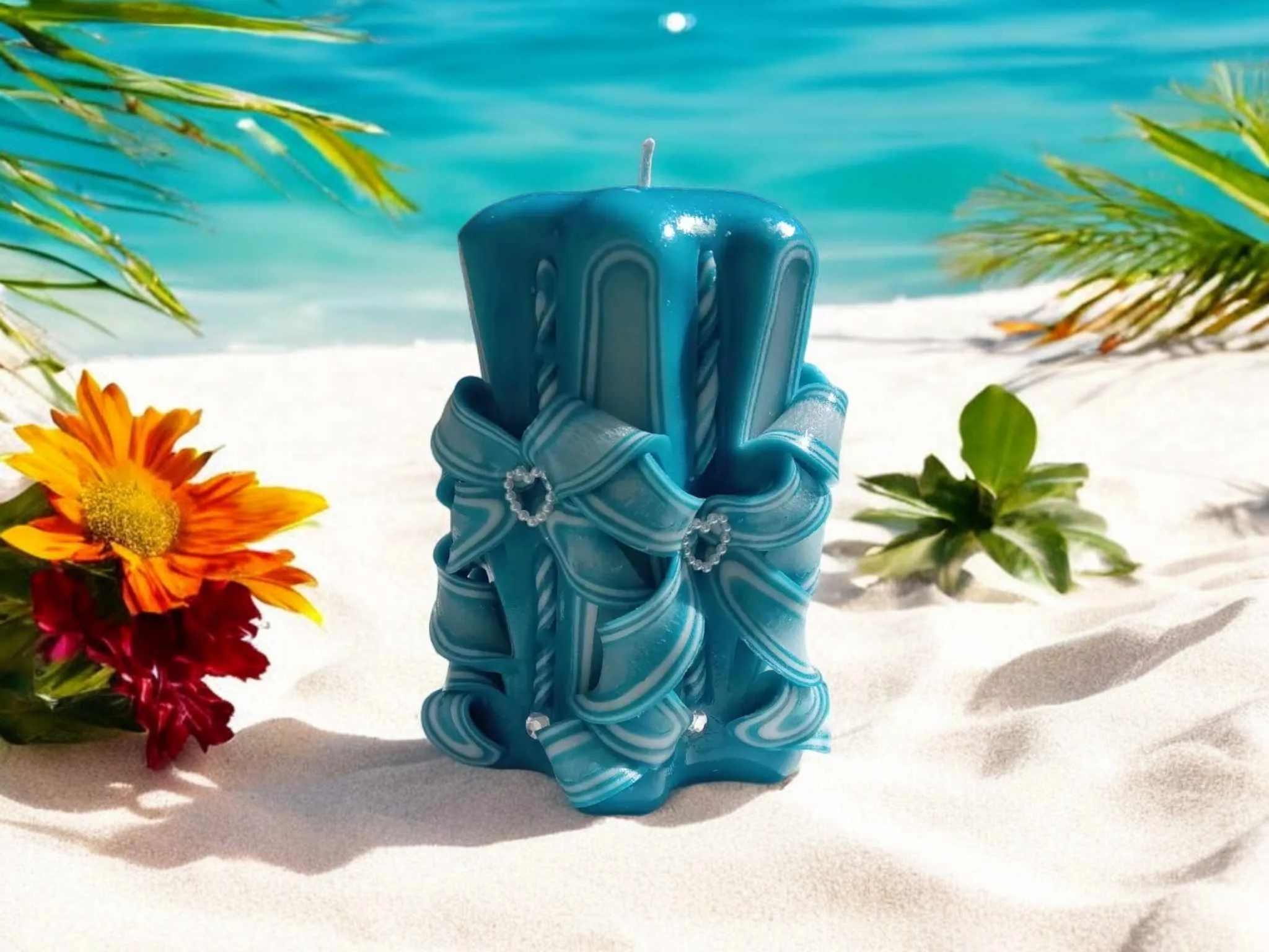 Small handmade carved candle - Flowery design