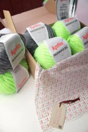 STRICBOX: für Schal & Mütze in neon Farben mit Ingenious Big von KATIA