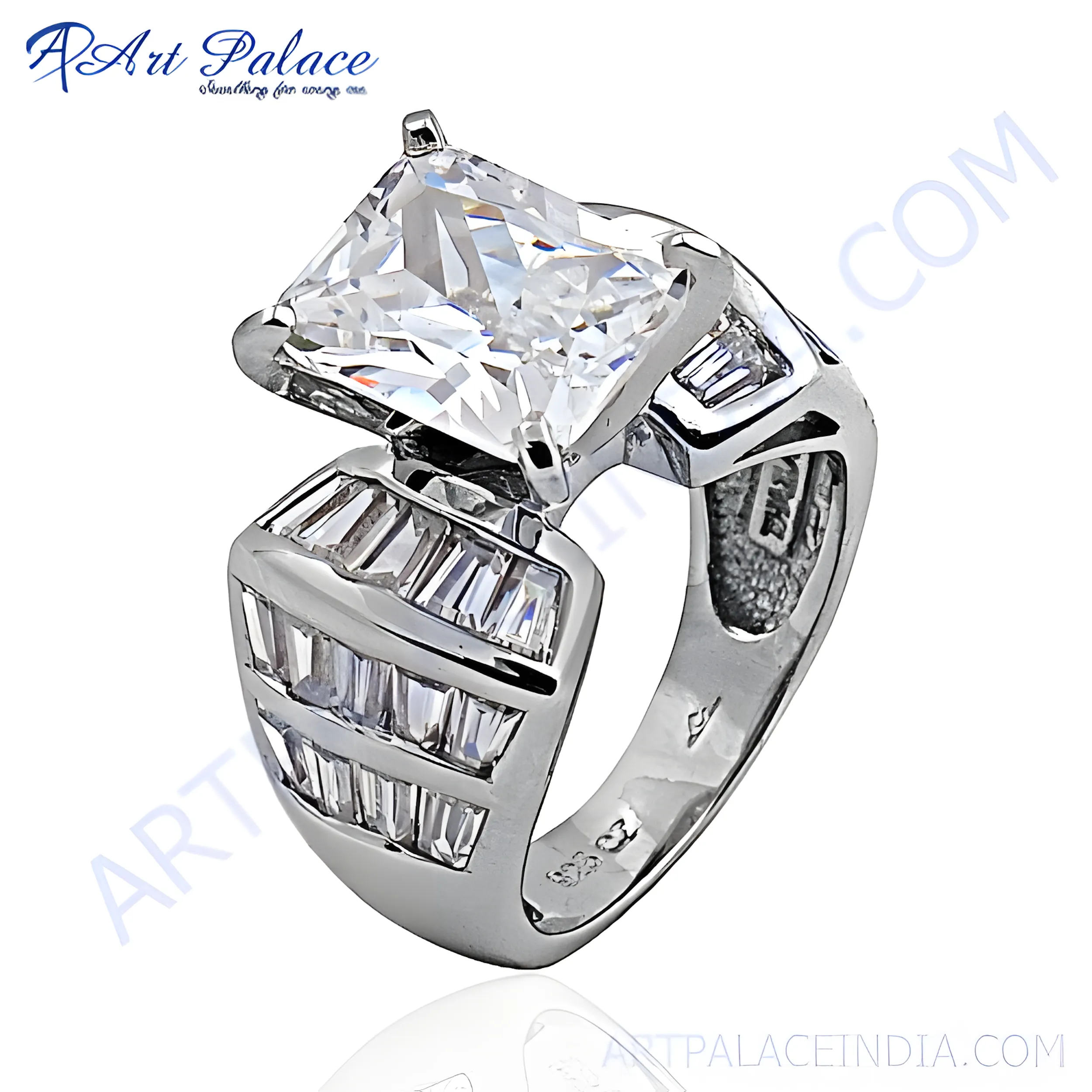 Stunning 925 Silver Ring with Ingenious Cubic Zirconia Gemstone