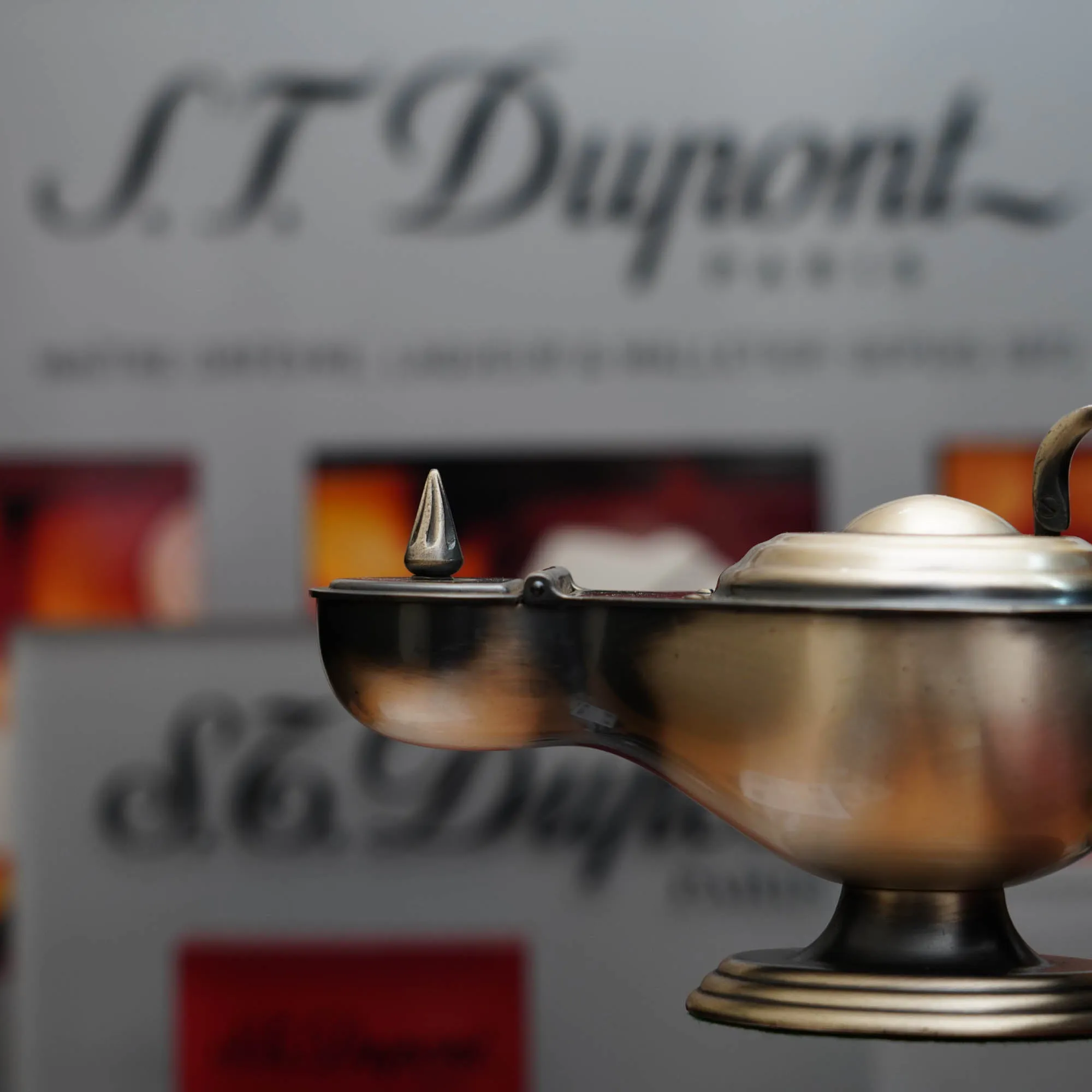 Vintage 1940 Dunhill Aladdin's Lamp Oxidated Silver Pattern Finish table Lighter